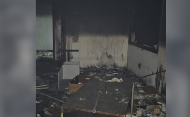 Incêndio em galpão abandonado assusta moradores e mobiliza bombeiros em Criciúma