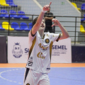 Criciúma Futsal vence no Mato Grosso, conquista primeira vitória e sobe no Brasileiro