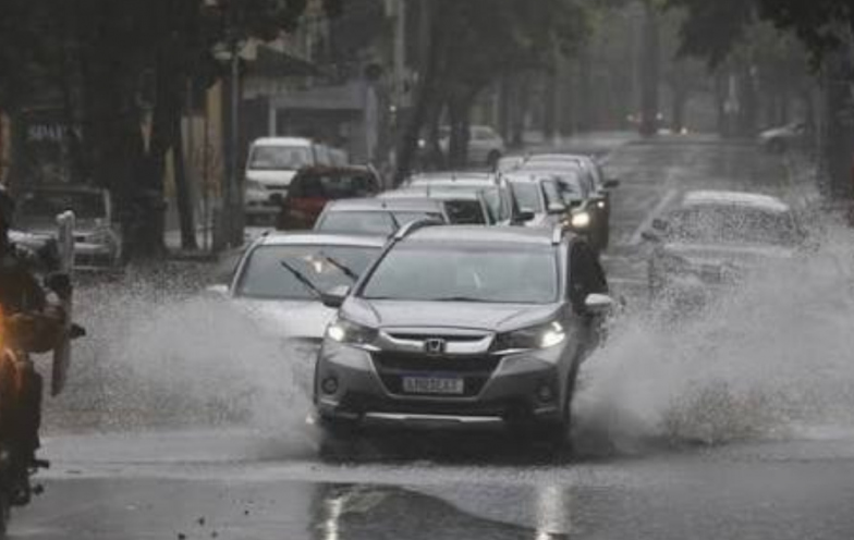Chuva e temporais avançam por Santa Catarina neste domingo