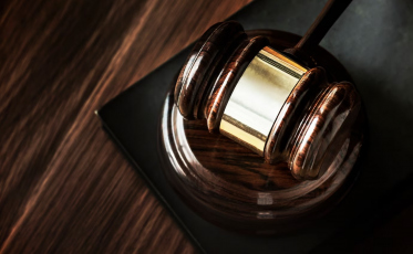 Homem que ateou fogo na mulher é condenado a 28 anos de prisão em Araranguá