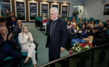 Dom Leonardo Steiner entra para o mural “Filhos Ilustres de Forquilhinha”