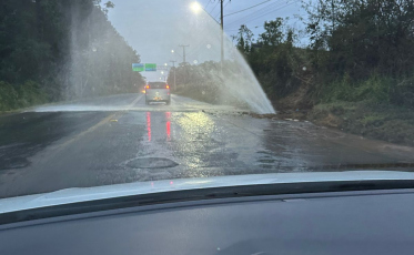 Vazamento de grandes proporções atinge a SC-108 em Criciúma e preocupa motoristas