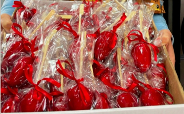 [Vídeo] Morango do Amor: o sucesso da confeitaria que divide opiniões