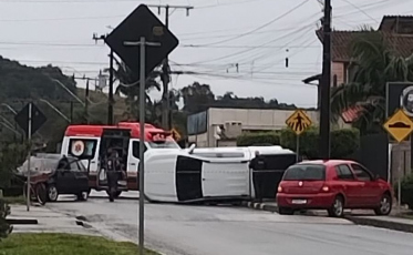 Acidente com capotamento é registrado em Criciúma