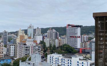 [Áudio] Chuva deve parar pela tarde na região