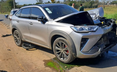 Jovem fica ferido após colisão entre bicicleta elétrica e carro em Forquilhinha