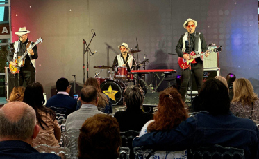 Tributo aos Bee Gees movimenta o mês dos pais em Criciúma