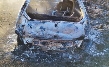 Veículo incendiado pode estar ligado a homicídio em Balneário Arroio do Silva