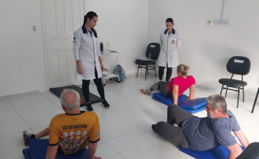 Programa de fisioterapia é oferecido gratuitamente para pacientes com dores crônicas em Criciúma