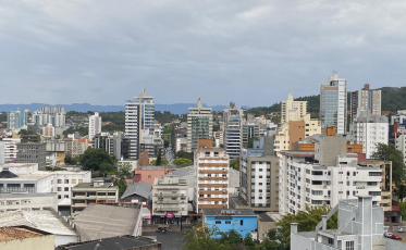 [Áudio] Semana inicia com chuva na região