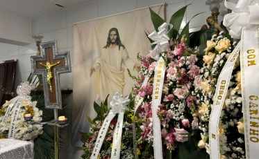Amigos e familiares prestam últimas homenagens à Nonna Niza