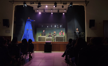 Espetáculo #Juntos encanta alunos com arte e reflexão em Criciúma