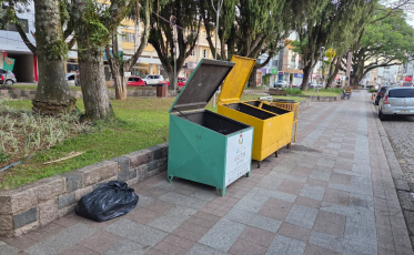 Urussanga inicia novo programa de gestão de resíduos e vai retirar lixeiras da Praça Anita Garibaldi