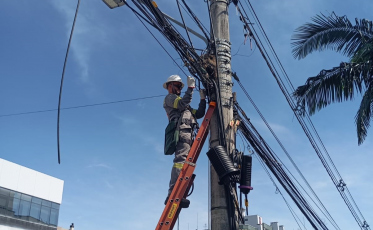 Operação Limpa Fios: mais 800 quilos de cabos são retirados da região central de Criciúma