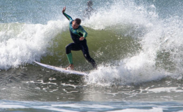 Domine o surf sem molhar o pé: método de catarinense ensina manobras ainda no asfalto