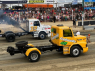 Caminhões durante corrida no Parque de Arrancadas | Foto: Bianca Goulart/Divulgação/4Oito