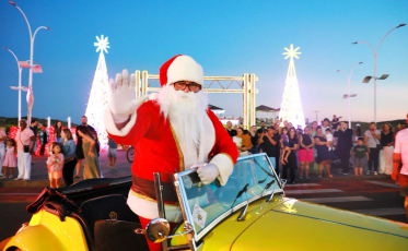 Natal do Balneário Rincão inicia com chegada do Papai Noel