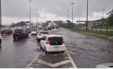 Chuvas provocam interdição de dois trechos da BR-101 em SC