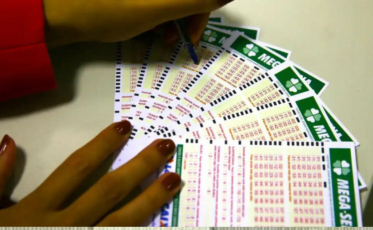 Mega-Sena acumula e próximo prêmio sobe para R$ 52 milhões