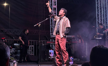 Show de Padre Fábio de Melo reúne multidão e autoridades em Içara