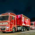 Coca-Cola leva Caravana de Natal às ruas de Criciúma e Tubarão na noite desta terça-feira