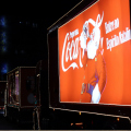 [Vídeo] Caravana Iluminada da Coca-Cola encanta moradores em Criciúma