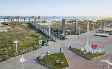 Cidade com 13 km de orla em SC se multiplica por dez e vira cidade de 200 mil no verão