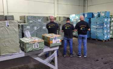 Anatel intercepta megacarga de eletrônicos irregulares no Porto de Imbituba