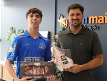 Vencedor do Bolão Bistek recebe prêmio anual no Som Maior Esportes