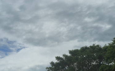 Natal terá tempo instável, calor intenso e risco de temporais em SC