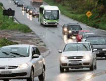 Como não levar multa com a regra do farol nas rodovias
