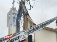 Um incêndio destruiu a Igreja Matriz de Treze de Maio, no Sul de Santa Catarina | Foto: CBM/4oito
