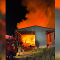 Fogo atinge cerâmica desativada em Sangão e exige cinco horas de combate