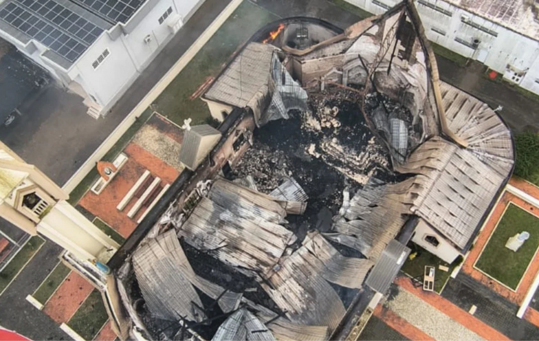 Causa desconhecida e reconstrução sem prazo: padre fala sobre igreja de Treze de Maio