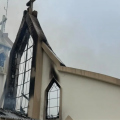 “Saiu um monte de narrativa”: padre contesta versões sobre incêndio que destruiu igreja em SC