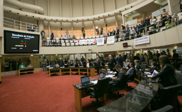 Deputados derrubam veto e garantem verbas para hospitais filantrópicos