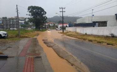 Rua Hercílio Amante: água, barro e alagamentos