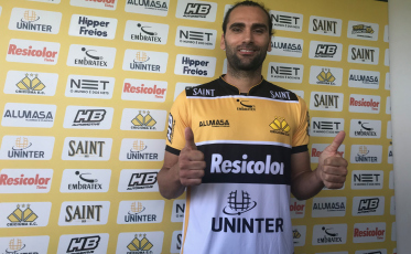 Léo Gamalho sente dores e vira dúvida no Tigre