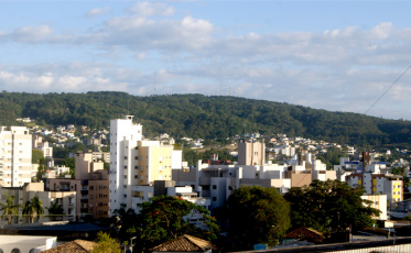 Quinta-feira começou fria e ensolarada