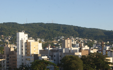 Terça-feira ensolarada, mas com possibilidade de garoa