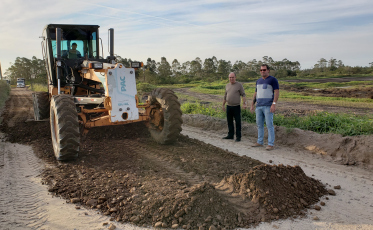 Vias de acesso de Arroio do Silva recebem manutenção