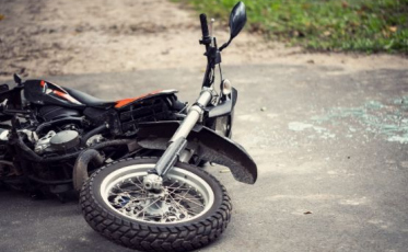 Motociclista acidentado em Pescaria Brava será indenizado pelo Estado