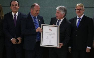 Câmara homenageia Acic pelos 75 anos