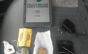 Polícia encontra drogas em ônibus com presidiários