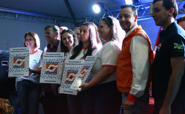 Alunos recebem diploma da Defesa Civil em Lauro Müller