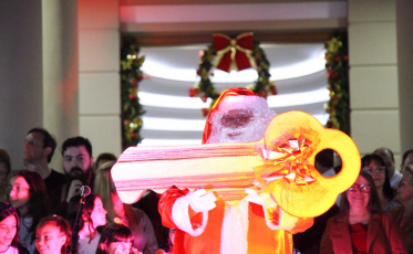 Inauguração das Luzes de Natal levam 2 mil pessoas à Praça São Donato