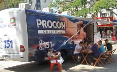 Unidade Móvel do Procon faz 30 atendimentos em estreia