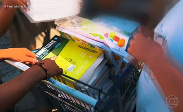 Bairro da Juventude recebe livros didáticos recolhidos pela equipe do Fantástico 