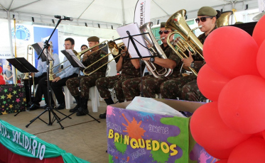 Mutirão de Natal arrecada dinheiro, guloseimas e brinquedos que serão distribuídos em Criciúma