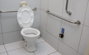 Os banheiros públicos pouco acessíveis de Criciúma